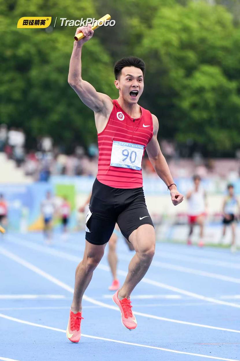 人跳起来 AI 生成的内容可能不正确。