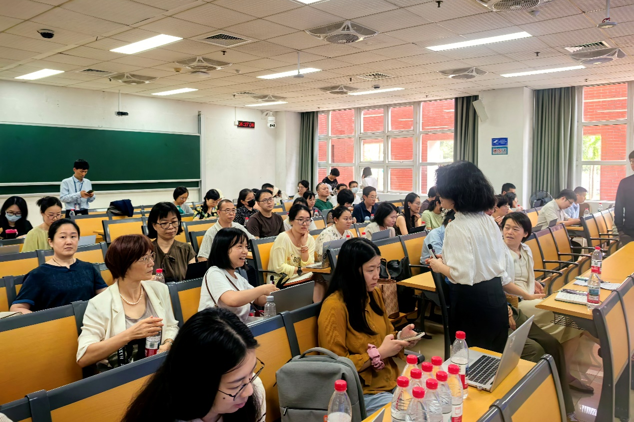 教师们现场交流 配图2